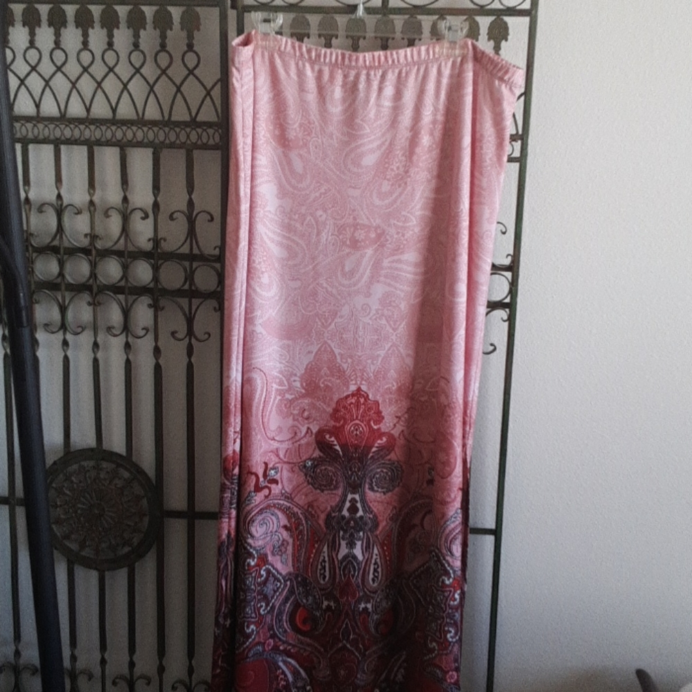 Beautiful maxi skirt w/elastic waste